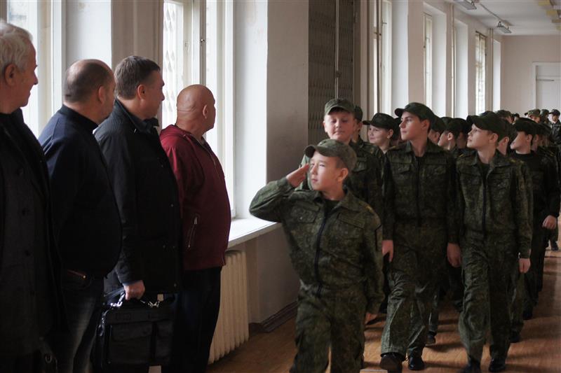 Представители Совета ветеранов Управления Росгвардии по  Волгоградской области провели военно-патриотическое мероприятие с учениками подшефной школы