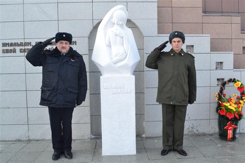 Сотрудники Отдела Росгвардии по Ямало-Ненецкому автономному округу почтили память сотрудников, погибших при исполнении служебных обязанностей