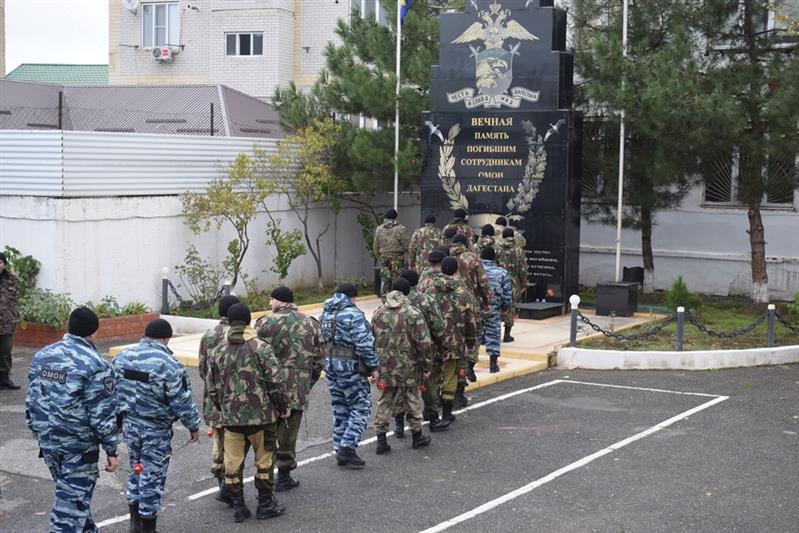 В Дагестане прошли мероприятия, посвященные памяти сотрудников правоохранительных органов и военнослужащих войск правопорядка, погибших при исполнении служебного долга