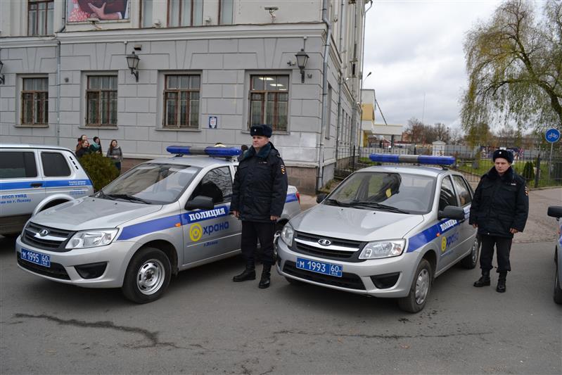 Во Пскове прошел гарнизонный развод нарядов Росгвардии и полиции, заступающих на службу по охране общественного порядка