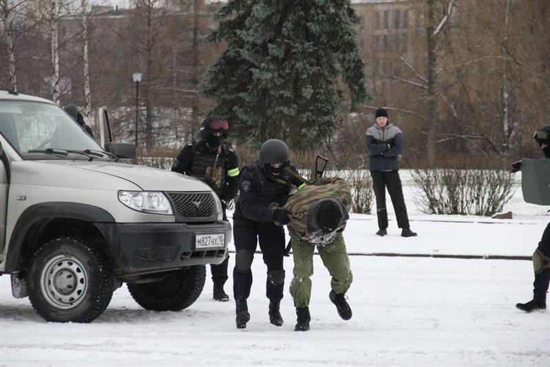 В  Петрозаводске сотрудники Росгвардии приняли участие в военно-профориентационном мероприятии «Профессии настоящих мужчин – 2017»