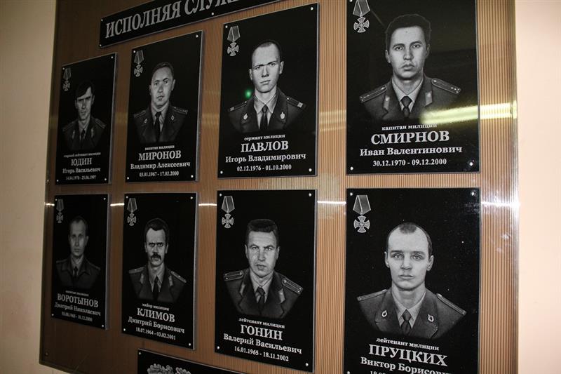 Сотрудники СОБРа Управления Росгвардии по Саратовской области почтили память сослуживца