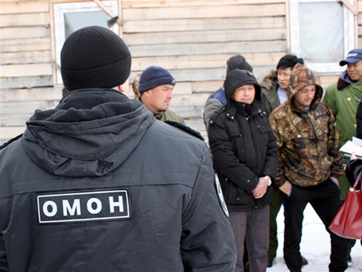 Иркутский ОМОН оказал силовую поддержку полиции при проверке иностранных граждан на предмет соблюдения требований миграционного законодательства