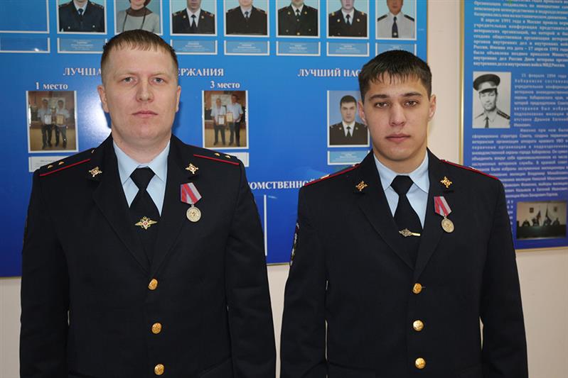 В Хабаровске сотрудников Росгвардии наградили ведомственными медалями «За спасение»