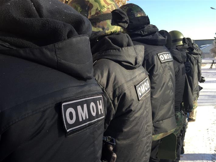 При силовой поддержке бойцов ангарского ОМОНа задержаны члены преступной группы наркоторговцев