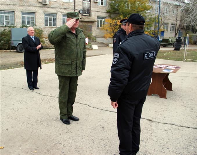Начальник Управления Росгвардии по Астраханской области поздравил личный состав СОБРа с профессиональным праздником