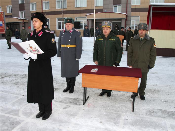 Командующий Сибирским округом принял участие в церемонии принятия присяги учениками профильных классов Росгвардии 