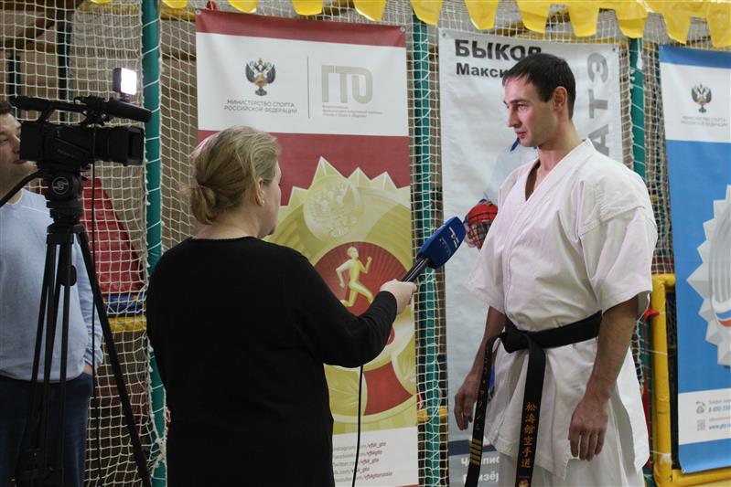 Сотрудника тюменского ОМОНа Росгвардии - призера чемпионата мира по каратэ с почестями встретили на малой родине