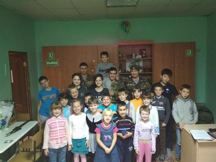 В Калаче-на-Дону военнослужащие Северо-Кавказского округа Росгвардии провели военно-патриотическое мероприятие для воспитанников социально-реабилитационного центра