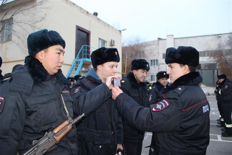 В Астрахани состоялся общегарнизонный развод подразделений, заступающих на боевую службу по охране общественного порядка