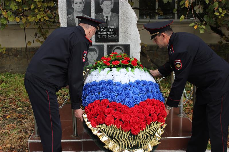 Сотрудники и военнослужащие Отдела Росгвардии по Карачаево-Черкесской Республике почтили память погибших товарищей