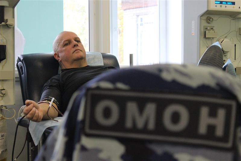 Сотрудник самарского ОМОНа на транспорте удостоен звания «Почетный донор России»