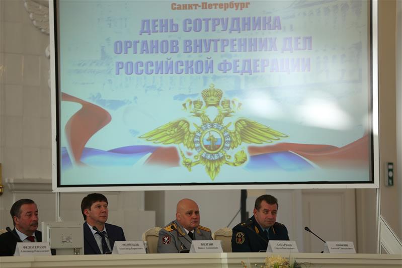 Делегация офицеров Северо-Западного округа Росгвардии приняла участие в торжественном приёме в честь Дня сотрудника органов внутренних дел