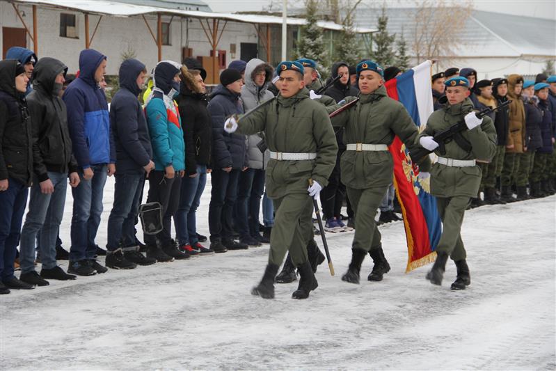 В Тюмени бойцы ОМОНа Росгвардии провели учебный сбор с молодежью призывного возраста