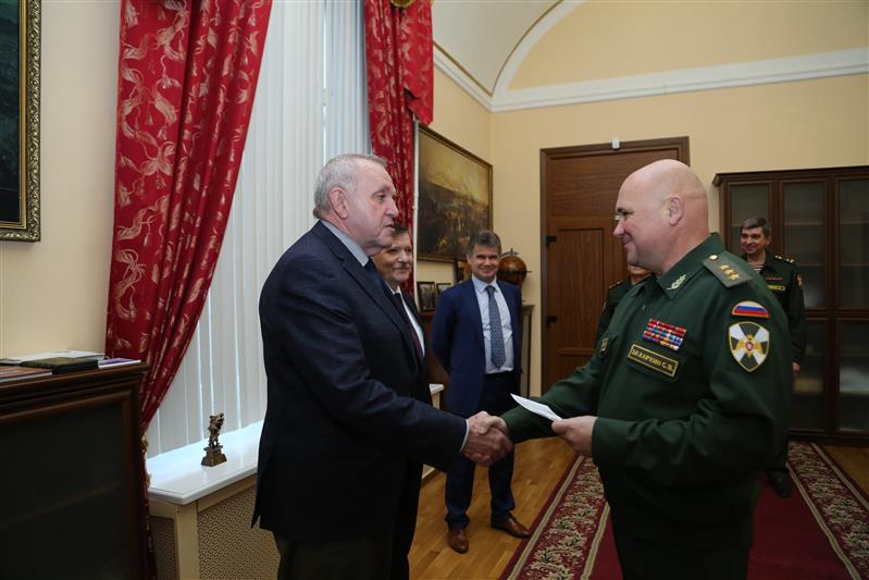 В управлении Северо-Западного округа войск национальной гвардии РФ состоялось награждение руководителей органов исполнительной власти