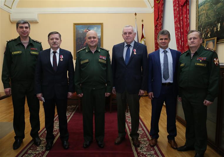 В управлении Северо-Западного округа войск национальной гвардии РФ состоялось награждение руководителей органов исполнительной власти
