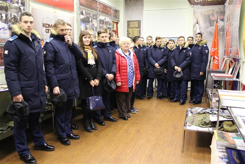 Сотрудники петербургского СОБРа «Гранит» провели Урок мужества для воспитанников кадетской школы Военной академии связи