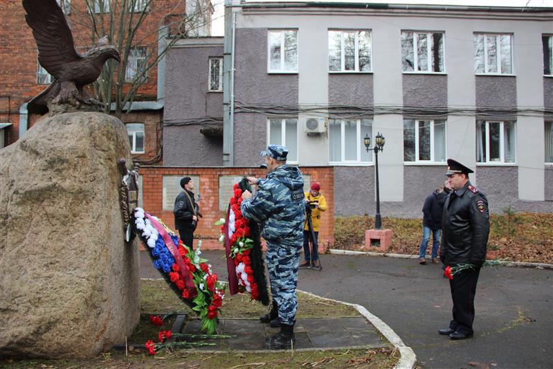 В Центральном округе Росгвардии прошли мероприятия, посвященные памяти погибших правоохранителей