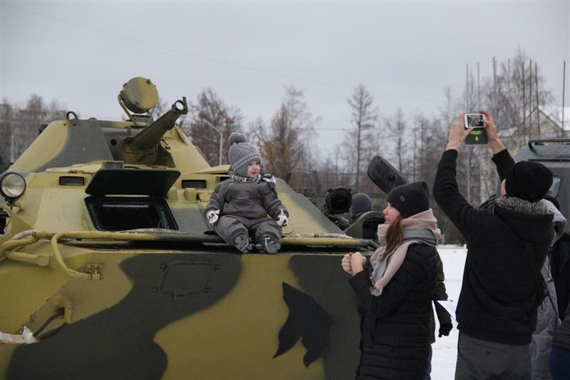 В  Петрозаводске сотрудники Росгвардии приняли участие в военно-профориентационном мероприятии «Профессии настоящих мужчин – 2017»
