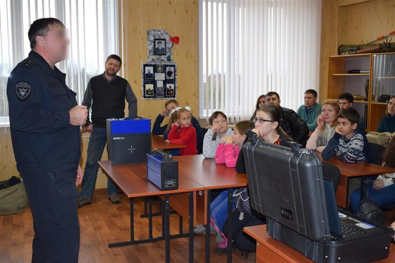Ученики Епархиальной воскресной школы побывали в гостях у бойцов архангельского ОМОНа