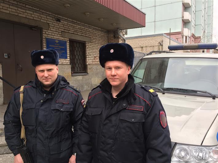 В Санкт-Петербурге сотрудники Росгвардии спасли парализованного мужчину