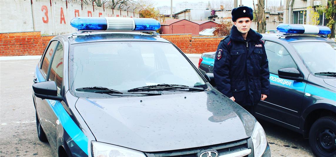 В Воронеже сотрудники Росгвардии спасли оставленного ночью в автомобиле двухгодовалого ребёнка