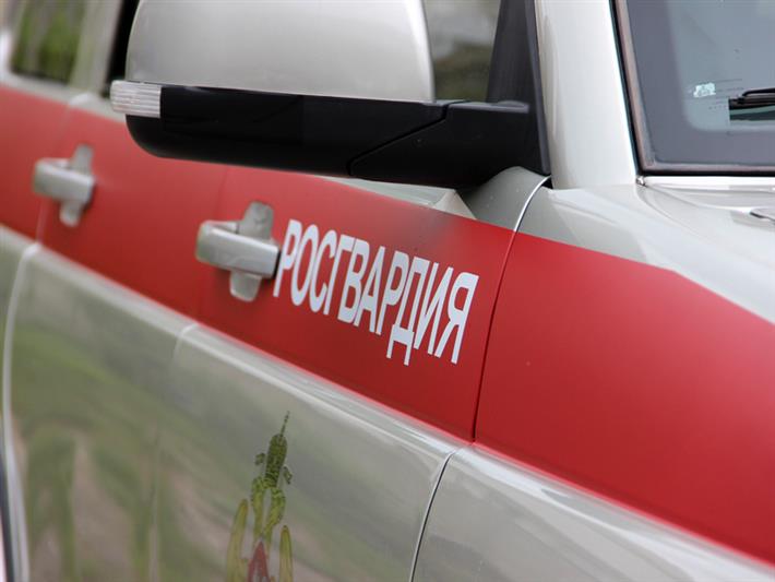 В Забайкалье сотрудники вневедомственной охраны Росгвардии спасли мужчину из горящего автомобиля