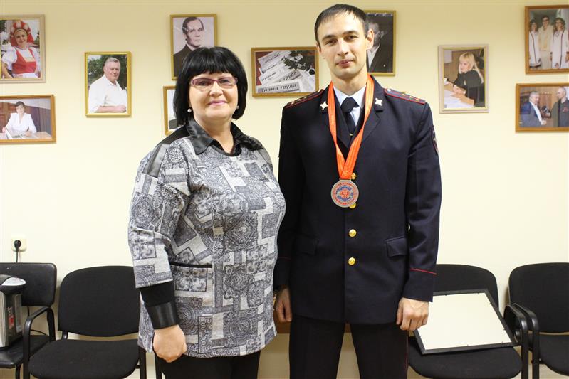 Сотрудника тюменского ОМОНа Росгвардии - призера чемпионата мира по каратэ с почестями встретили на малой родине