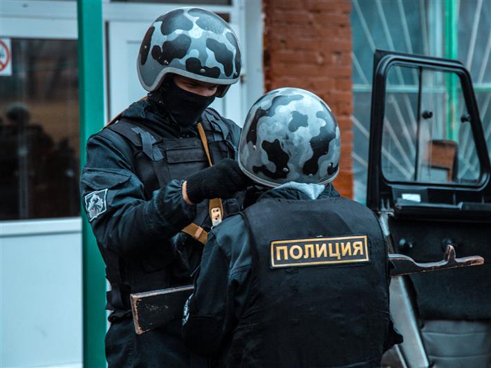 В Кузбассе ученики класса Росгвардии провели осенние каникулы с офицерами СОБРа