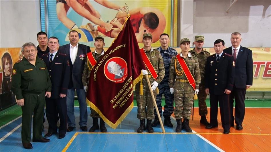 В Якутии местной школе присвоено имя кавалера ордена Мужества сотрудника ОМОНа подполковника милиции Станислава Голомарева, погибшего при исполнении служебного долга
