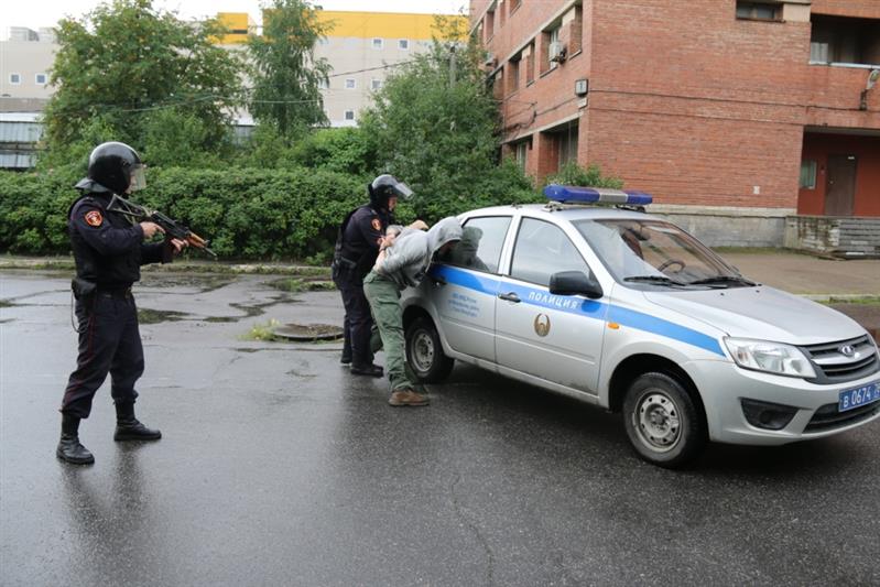 В Санкт-Петербурге росгвардейцы задержали мужчину, совершившего разбойное нападение