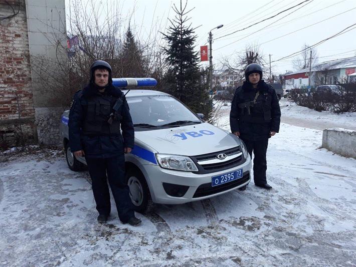 В Ульяновской области росгвардейцы пресекли кражу из салона сотовой связи