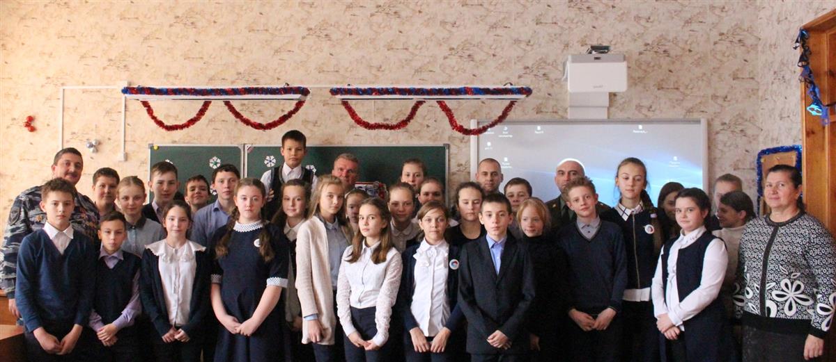Росгвардейцы встретились с учениками липецкой школы, носящей имя героически погибшего бойца ОМОНа