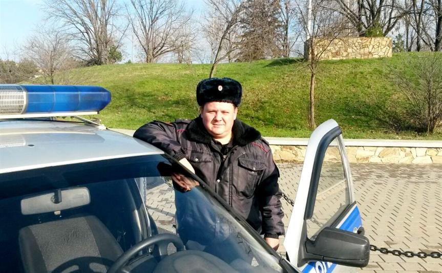 Сотрудник Главного управления Росгвардии по Краснодарскому краю оказал помощь женщине, пострадавшей в дорожно-транспортном происшествии 