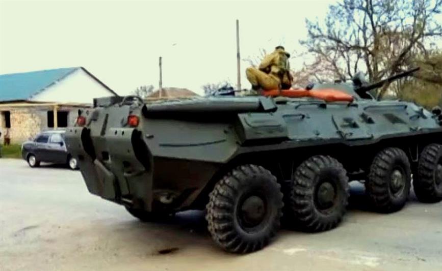 В Дагестане военнослужащие Росгвардии помогли гражданину вытащить из горной реки автомобиль