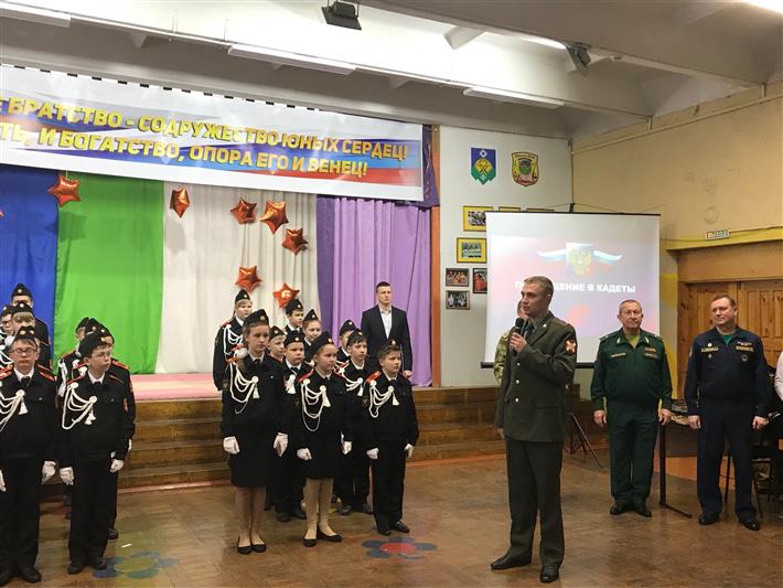 В Сыктывкаре военнослужащие Росгвардии приняли участие в церемонии посвящения школьников в кадеты