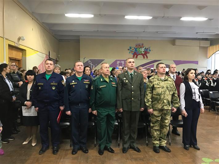В Сыктывкаре военнослужащие Росгвардии приняли участие в церемонии посвящения школьников в кадеты