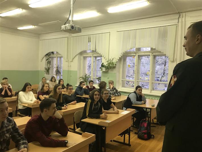 Росгвардейцы Республики Коми провели Уроки мужества для старшеклассников гимназии имени А.С. Пушкина