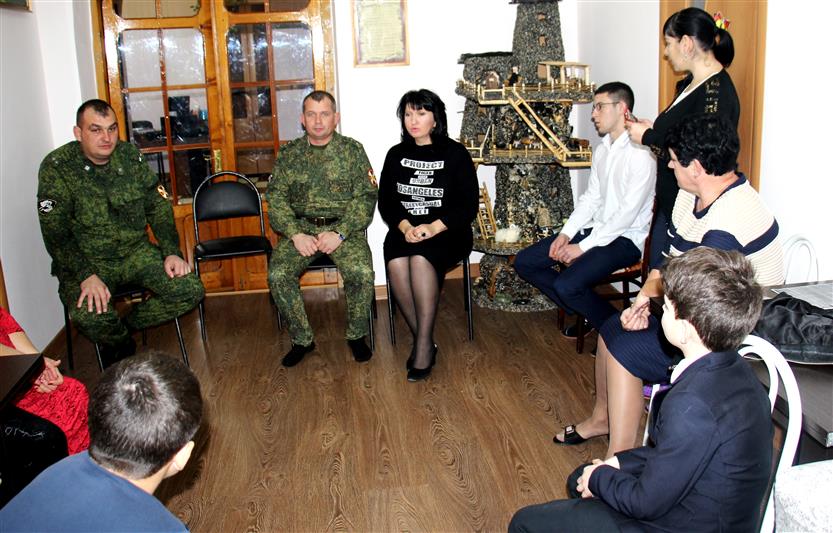 В Моздоке военнослужащие полка оперативного назначения Северо-Кавказского округа Росгвардии приняли участие в церемонии открытия нового здания подшефного детского дома