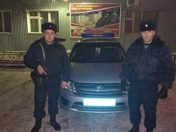 В Нижневартовске сотрудники Росгвардии задержали гражданина, открывшего стрельбу из травматического пистолета во дворе жилого дома