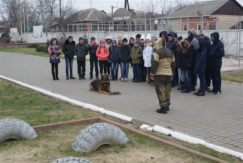 Бойцы спецподразделения Управления Росгвардии по Ростовской области провели военно-патриотическое мероприятие для школьников