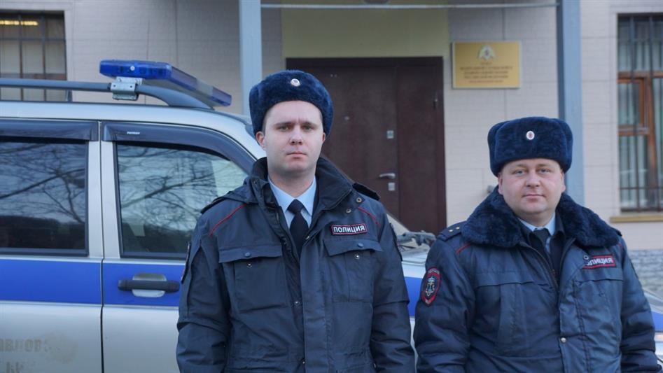 В ПЕТРОПАВЛОВСКЕ-КАМЧАТСКОМ СОТРУДНИКИ РОСГВАРДИИ СПАСЛИ ТОНУЩУЮ ДЕВУШКУ