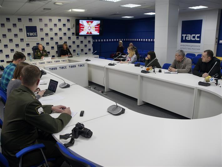 Командующий Сибирским округом Росгвардии провел пресс-конференцию с журналистами 