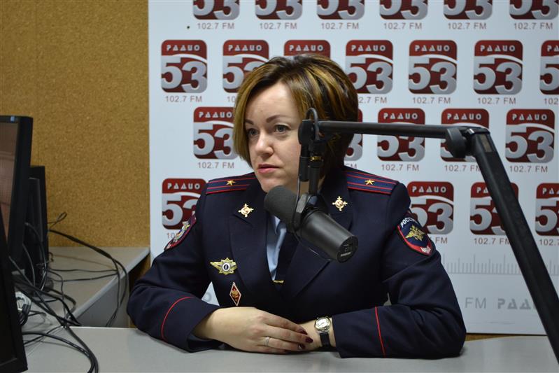 Начальник новгородского отделения лицензионно-разрешительной работы Росгвардии выступила в прямом эфире региональной радиостанции