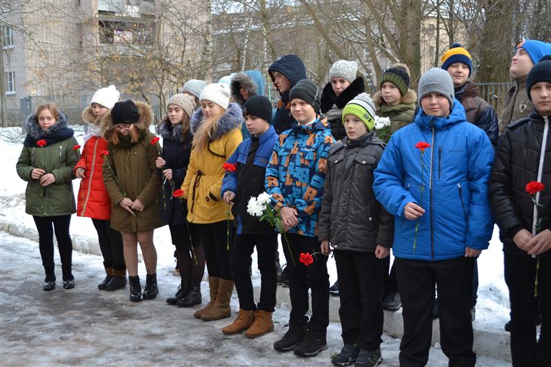 Бойцы новгородского ОМОНа приняли участие в открытии мемориальной доски в память о сотрудниках, погибших при исполнении служебного долга