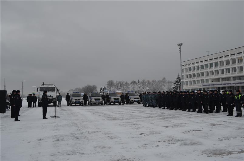 В Ульяновске прошел гарнизонный развод нарядов Росгвардии и полиции