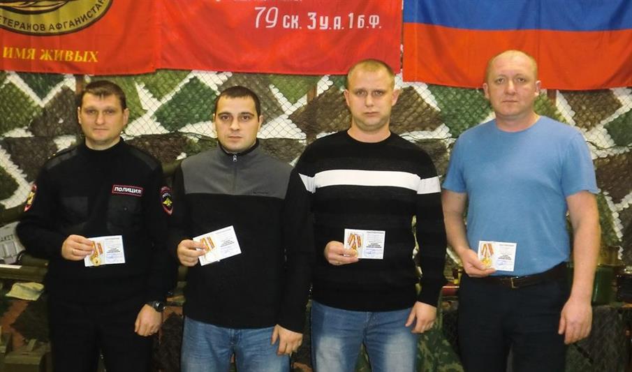 Сотрудников новодвинского отдела вневедомственной охраны Росгвардии наградили за вклад в патриотическое воспитание молодежи 