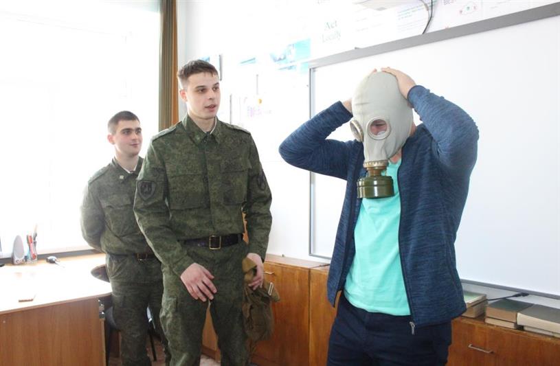 Военнослужащие Росгвардии провели открытые уроки мужества в одном из сел Приморского края