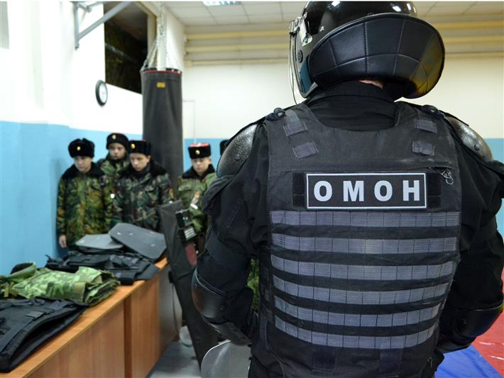 Омские кадеты побывали в гостях у ОМОНа