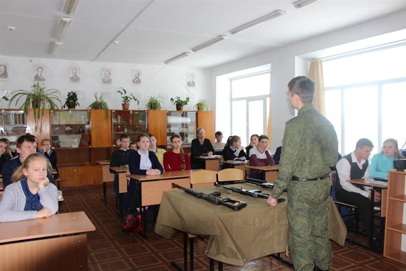 Военнослужащие Росгвардии провели открытые уроки мужества в одном из сел Приморского края